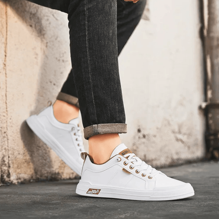 Cleaner Casual-Sneaker mit Camel-Akzenten